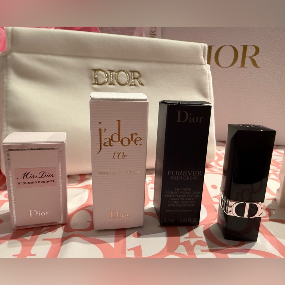 Dior Beauty White Velvet and Gold Cosmetic Bag and Minis - Picture 3 of 9